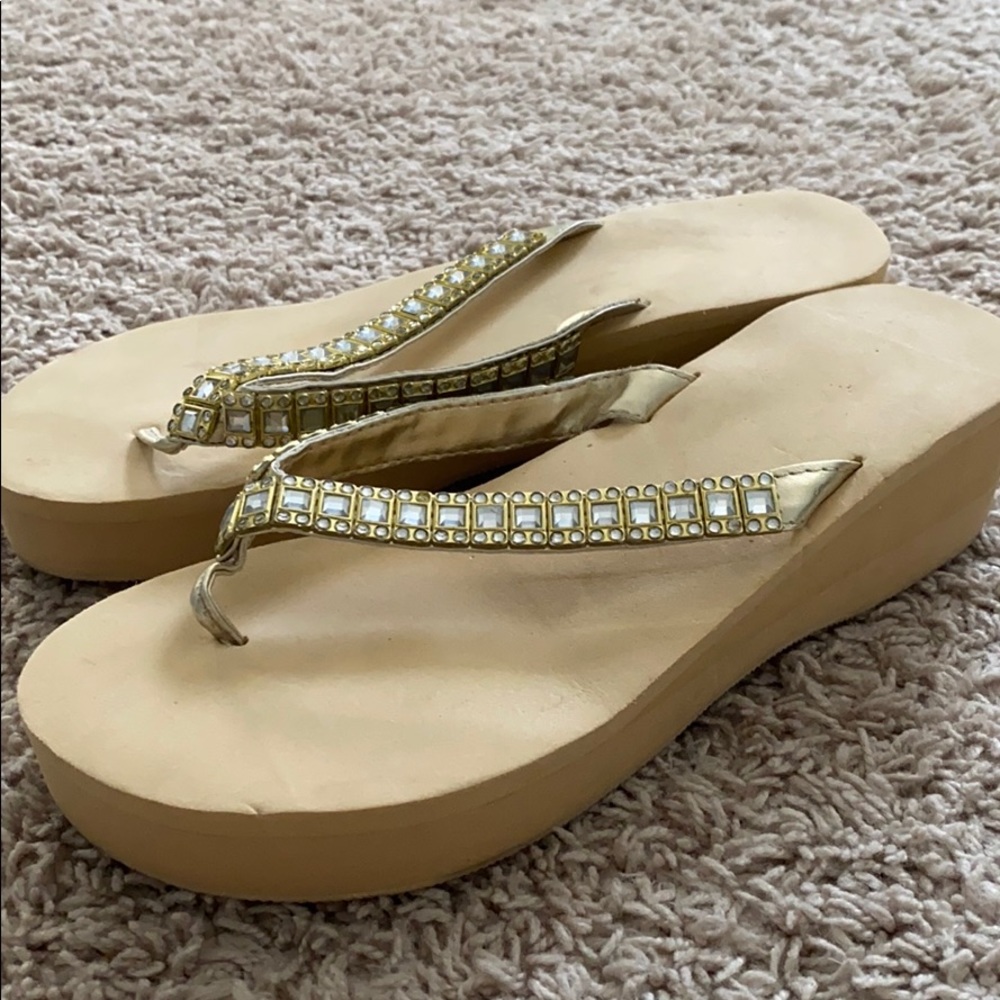 FLIP FLOPS